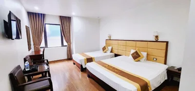 Economy-Dreibettzimmer — LUXURY II HOTEL